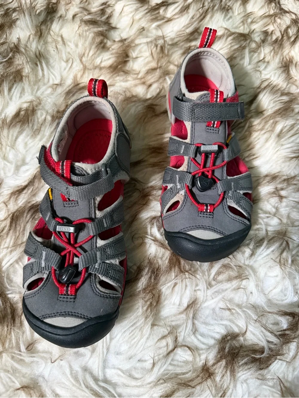 Keen Kids Seacamp II CNX Water Sandals Shoes Gray Red Big Kids Size 2 Boys Girls